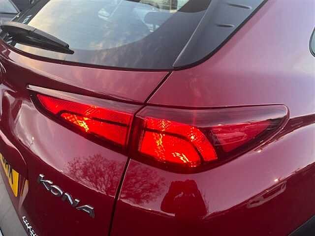 Hyundai KONA 1.6 h-GDi SE Connect SUV 5dr Petrol Hybrid DCT Euro 6 (s/s) (141 ps) Red