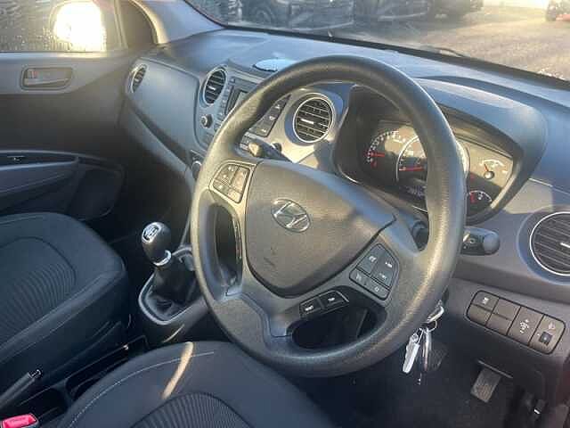 Hyundai i10 1.0 SE Hatchback 5dr Petrol Manual Euro 6 (66 ps)