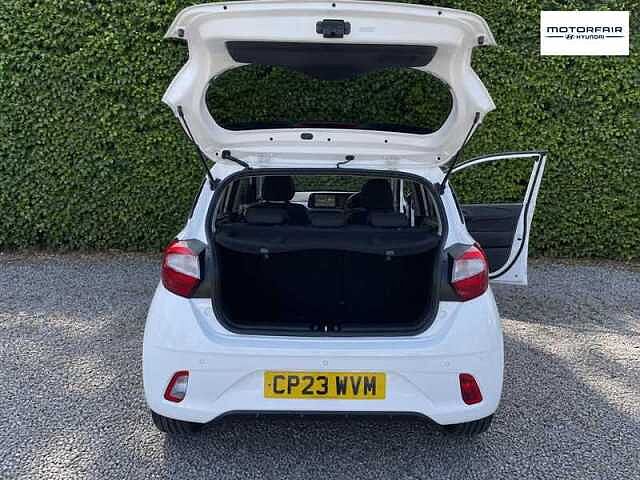 Hyundai I10 1.0 Premium Hatchback 5dr Petrol Manual Euro 6 (s/s) (67 ps) White