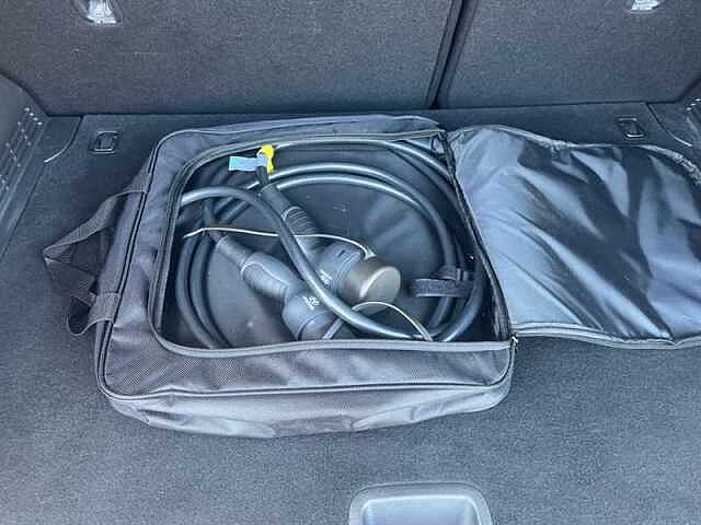 Hyundai KONA 39kWh SE Connect SUV 5dr Electric Auto (10.5kW Charger) (136 ps) Grey