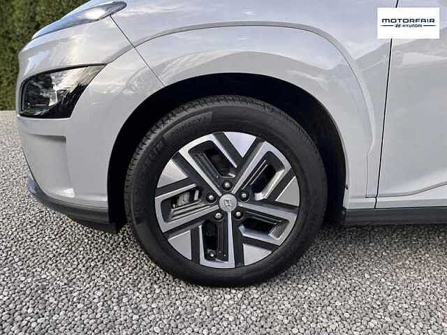 Hyundai KONA 39kWh SE Connect SUV 5dr Electric Auto (10.5kW Charger) (136 ps) Grey