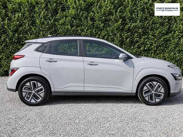 Hyundai KONA 39kWh SE Connect SUV 5dr Electric Auto (10.5kW Charger) (136 ps) Grey