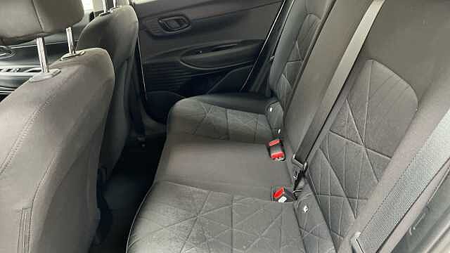Hyundai BAYON 1.0 T-GDi MHEV SE Connect SUV 5dr Petrol Hybrid DCT Euro 6 (s/s) (100 ps) ATLAS WHITE