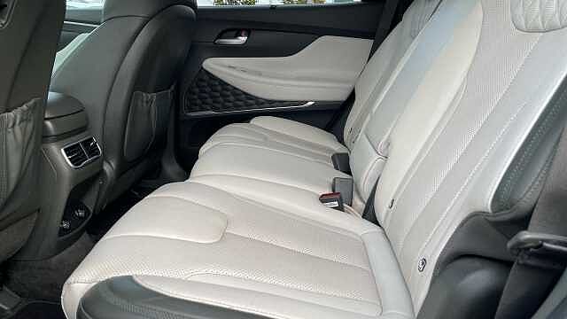 Hyundai SANTA FE 1.6 h T-GDi Ultimate SUV 5dr Petrol Hybrid Auto 4WD Euro 6 (s/s) (230 ps) Silver