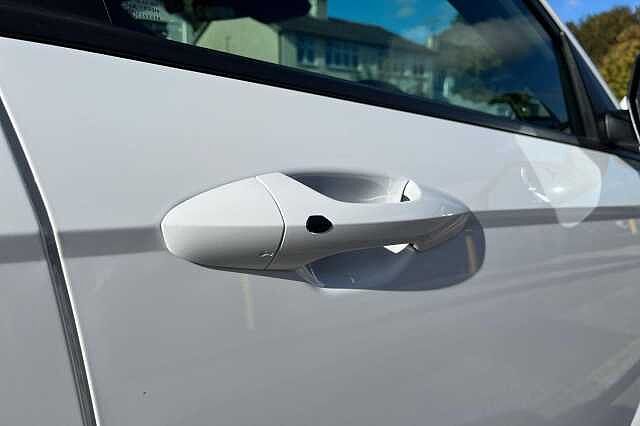 Hyundai KONA 1.6 GDi Hybrid N Line S 5dr DCT White