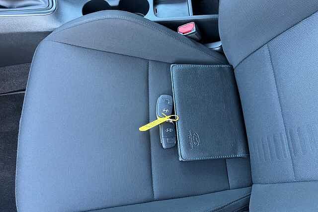 Hyundai BAYON 1.0 T Gdi Advance Suv 5dr Petrol Dct Euro 6 (s/s) (100 Ps) Phantom Black