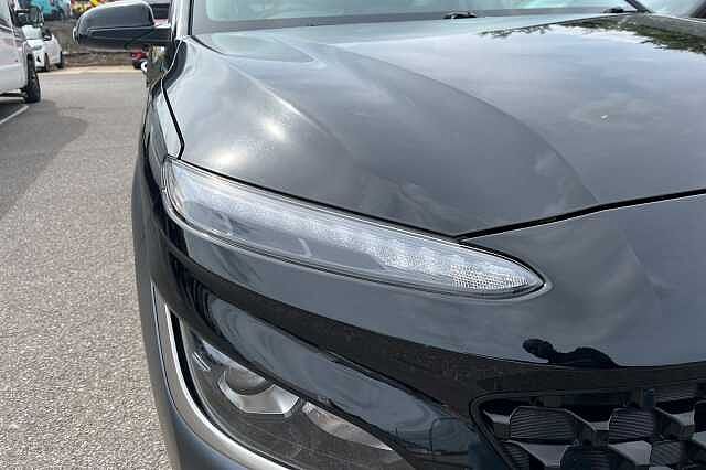 Hyundai KONA 1.6 H Gdi Premium Suv 5dr Petrol Hybrid Dct Euro 6 (s/s) (141 Ps) Black