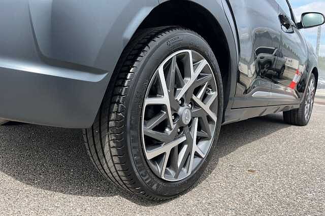 Hyundai KONA 1.6 H Gdi Premium Suv 5dr Petrol Hybrid Dct Euro 6 (s/s) (141 Ps) Black