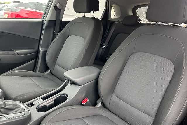Hyundai KONA 1.6 H Gdi Premium Suv 5dr Petrol Hybrid Dct Euro 6 (s/s) (141 Ps) Black