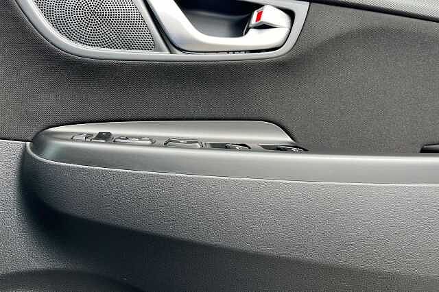 Hyundai KONA 1.6 H Gdi Premium Suv 5dr Petrol Hybrid Dct Euro 6 (s/s) (141 Ps) Black