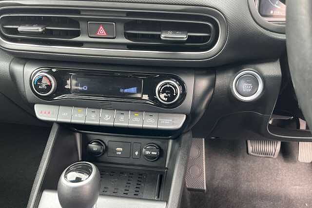 Hyundai KONA 1.6 H Gdi Premium Suv 5dr Petrol Hybrid Dct Euro 6 (s/s) (141 Ps) Black