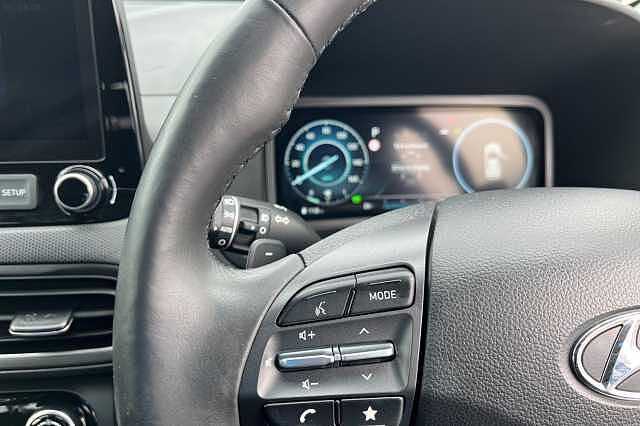 Hyundai KONA 1.6 H Gdi Premium Suv 5dr Petrol Hybrid Dct Euro 6 (s/s) (141 Ps) Black