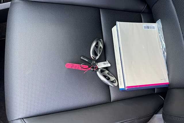 Hyundai SANTA FE 1.6 H T Gdi Calligraphy Suv 5dr Petrol Hybrid Auto Euro 6 (s/s) (7seat) (215 Ps) Matte - Creamy white