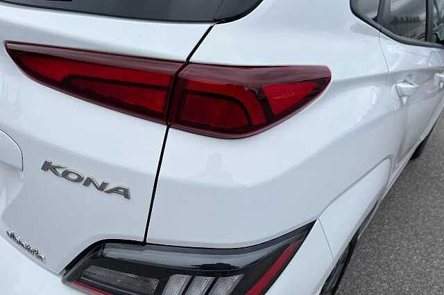 Hyundai KONA 64kwh Ultimate Suv 5dr Electric Auto (10.5kw Charger) (204 Ps) White