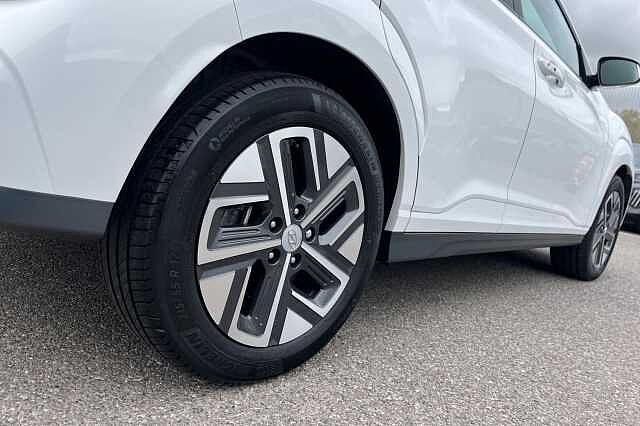 Hyundai KONA 64kwh Ultimate Suv 5dr Electric Auto (10.5kw Charger) (204 Ps) White