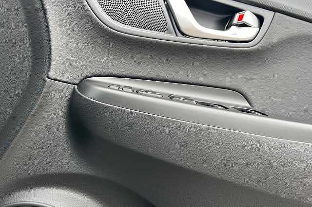 Hyundai KONA 64kwh Ultimate Suv 5dr Electric Auto (10.5kw Charger) (204 Ps) White