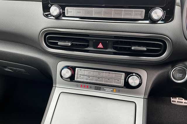 Hyundai KONA 64kwh Ultimate Suv 5dr Electric Auto (10.5kw Charger) (204 Ps) White
