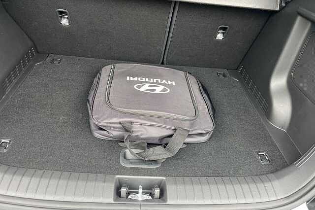 Hyundai KONA 64kwh Ultimate Suv 5dr Electric Auto (10.5kw Charger) (204 Ps) White