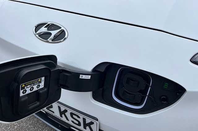 Hyundai KONA 64kwh Ultimate Suv 5dr Electric Auto (10.5kw Charger) (204 Ps) White