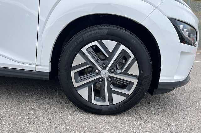 Hyundai KONA 64kwh Ultimate Suv 5dr Electric Auto (10.5kw Charger) (204 Ps) White