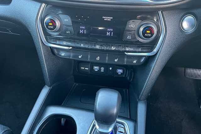 Hyundai Santa Fe 2.2 Crdi Premium Se Suv 5dr Diesel Auto 4wd Euro 6 (s/s) 7 Seat (200 Ps)