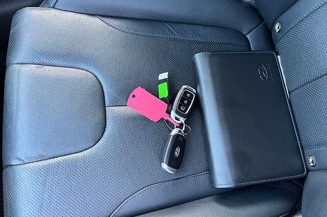 Hyundai Santa Fe 2.2 Crdi Premium Se Suv 5dr Diesel Auto 4wd Euro 6 (s/s) 7 Seat (200 Ps)