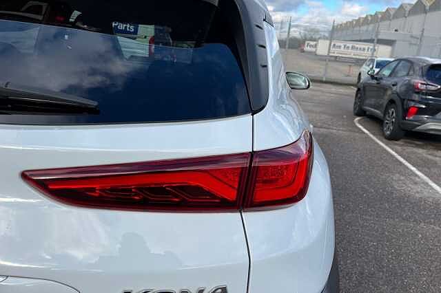 Hyundai KONA 1.6 H Gdi Premium Se Suv 5dr Petrol Hybrid Dct Euro 6 (s/s) (141 Ps) Chalk White