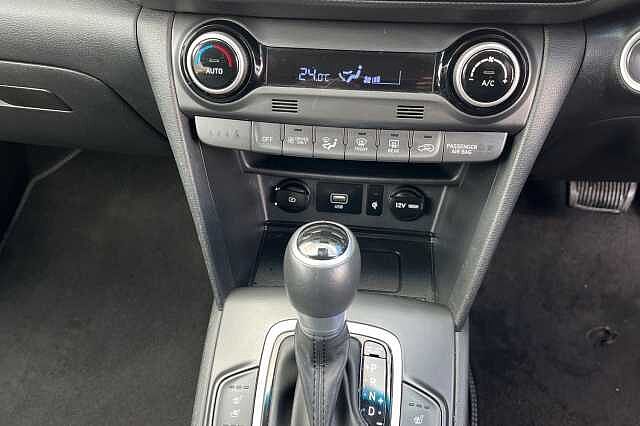 Hyundai KONA 1.6 H Gdi Premium Se Suv 5dr Petrol Hybrid Dct Euro 6 (s/s) (141 Ps) Chalk White