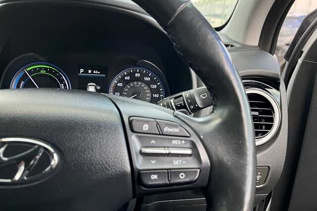 Hyundai KONA 1.6 H Gdi Premium Se Suv 5dr Petrol Hybrid Dct Euro 6 (s/s) (141 Ps) Chalk White