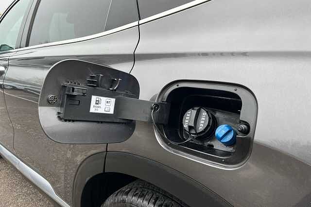 Hyundai Santa Fe 2.2 Crdi Premium Se Suv 5dr Diesel Auto 4wd Euro 6 (s/s) 7 Seat (200 Ps)