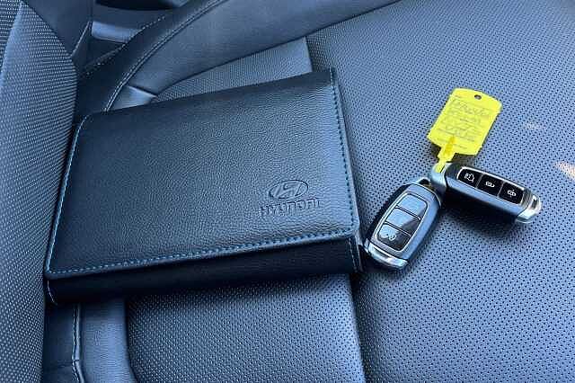 Hyundai KONA 1.6 H Gdi Ultimate Suv 5dr Petrol Hybrid Dct Euro 6 (s/s) (141 Ps) Atlas White