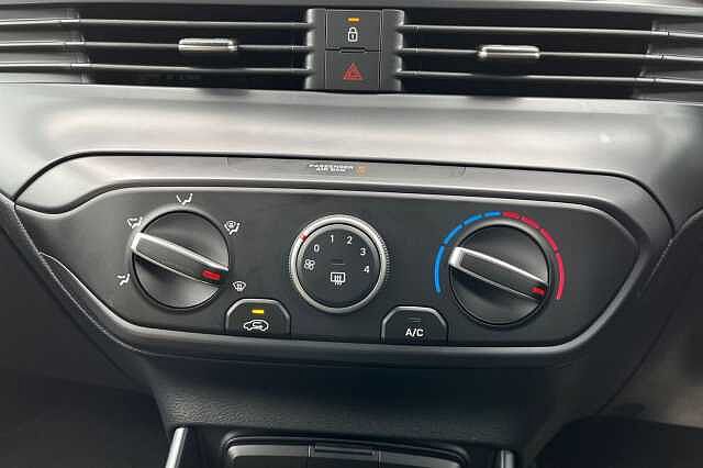 Hyundai BAYON 1.0 T Gdi Black Line Suv 5dr Petrol Dct Euro 6 (s/s) (90 Ps) Pearl - Meta blue
