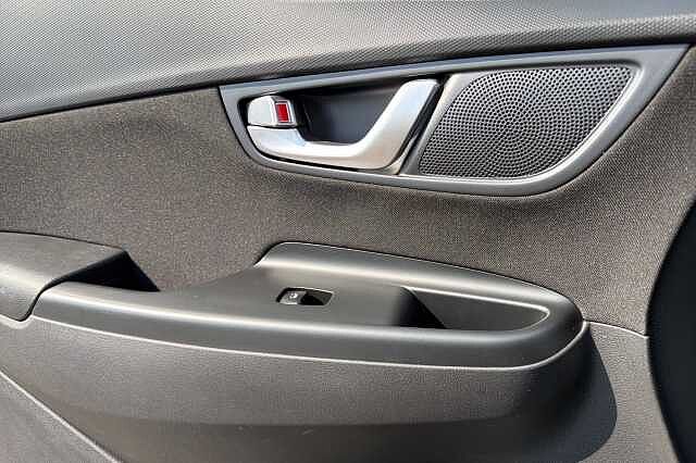 Hyundai KONA 1.6 H Gdi Premium Suv 5dr Petrol Hybrid Dct Euro 6 (s/s) (141 Ps) Phantom Black
