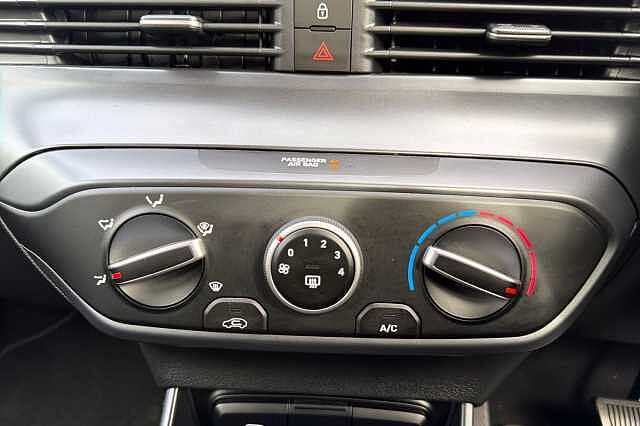 Hyundai I20 1.0 T Gdi Advance Hatchback 5dr Petrol Dct Euro 6 (s/s) (100 Ps) Black
