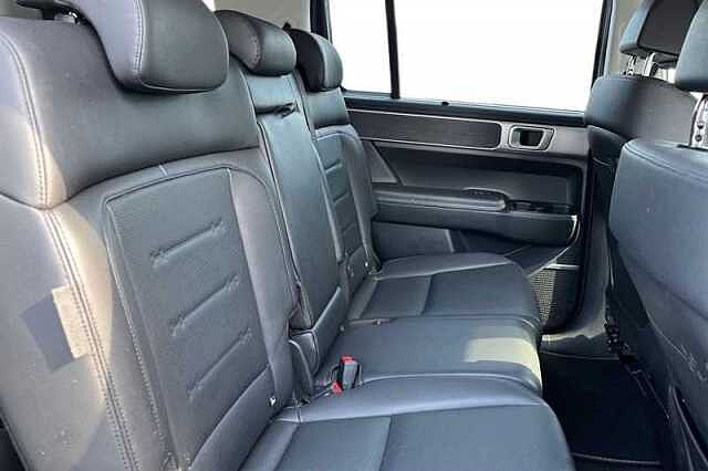 Hyundai SANTA FE 1.6 TGDI PLUG-IN HYBRID ULTIMATE 5DR 4WD AUTO SHIMMERING SILVER