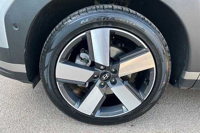 Hyundai SANTA FE 1.6 TGDI PLUG-IN HYBRID ULTIMATE 5DR 4WD AUTO SHIMMERING SILVER