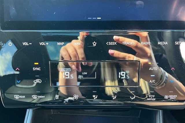 Hyundai TUCSON 1.6 TGDI HYBRID 230 ULTIMATE 5DR 2WD AUTO ATLAS WHITE
