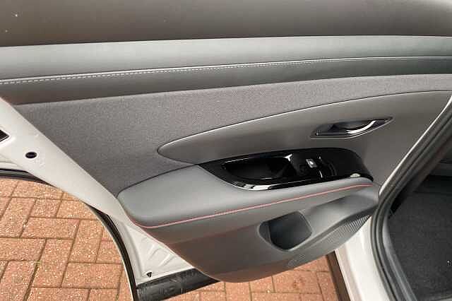 Hyundai TUCSON 1.6T Plug-in Hybrid N Line 5dr 4WD Auto White