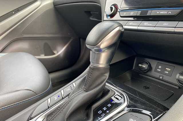 Hyundai IONIQ 1.6 GDi Plug-in Hybrid Premium SE 5dr DCT Silver