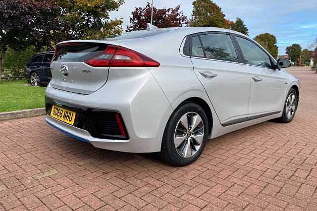 Hyundai IONIQ 1.6 GDi Plug-in Hybrid Premium SE 5dr DCT Silver