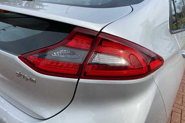 Hyundai IONIQ 1.6 GDi Plug-in Hybrid Premium SE 5dr DCT Silver