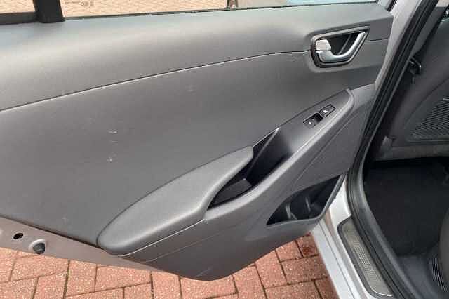 Hyundai IONIQ 1.6 GDi Plug-in Hybrid Premium SE 5dr DCT Silver