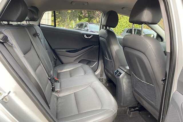 Hyundai IONIQ 1.6 GDi Plug-in Hybrid Premium SE 5dr DCT Silver