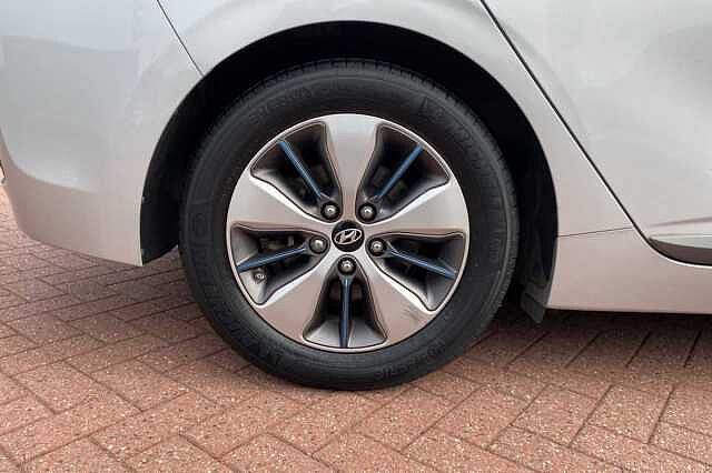 Hyundai IONIQ 1.6 GDi Plug-in Hybrid Premium SE 5dr DCT Silver