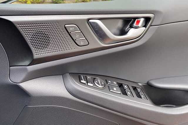 Hyundai IONIQ 1.6 GDi Hybrid Premium SE 5dr DCT