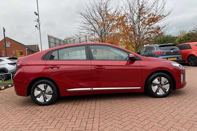 Hyundai IONIQ 1.6 GDi Hybrid SE Connect 5dr DCT Red