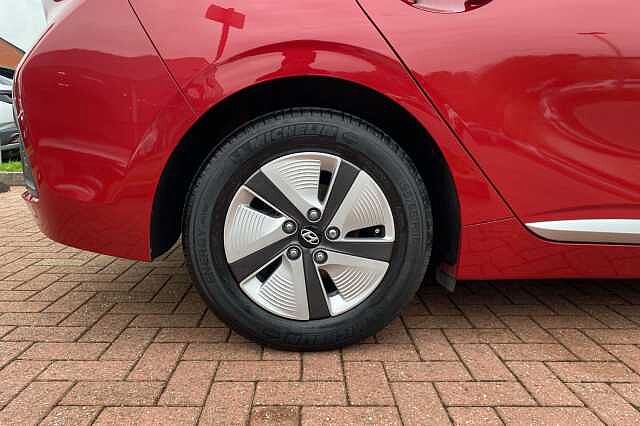 Hyundai IONIQ 1.6 GDi Hybrid SE Connect 5dr DCT Red