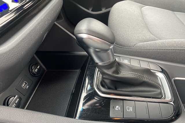 Hyundai IONIQ 1.6 GDi Hybrid SE Connect 5dr DCT Red