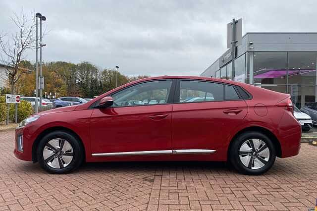 Hyundai IONIQ 1.6 GDi Hybrid SE Connect 5dr DCT Red