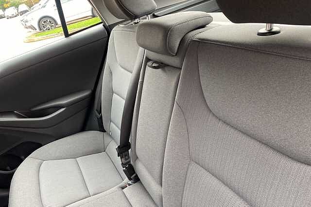 Hyundai IONIQ 1.6 GDi Hybrid SE Connect 5dr DCT Red